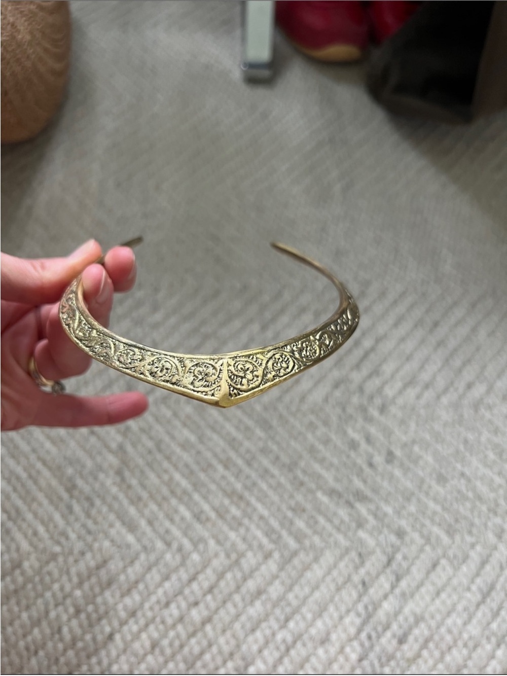 Gold toned choker collar necklace - Picture 6 of 6